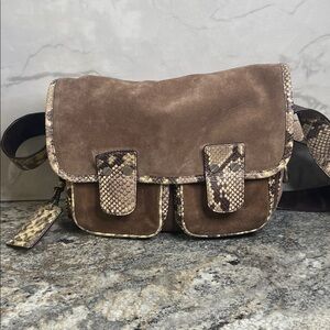 Michael Kors Large Flap Messenger in Dark Dune